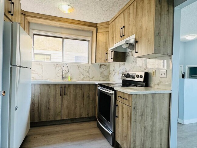 Photo - 212 Whitlock Pl NE