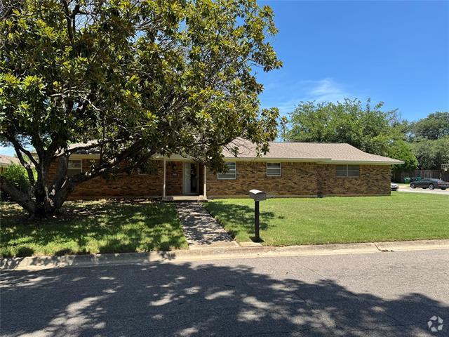 Building Photo - 1009 Imperial Dr Rental