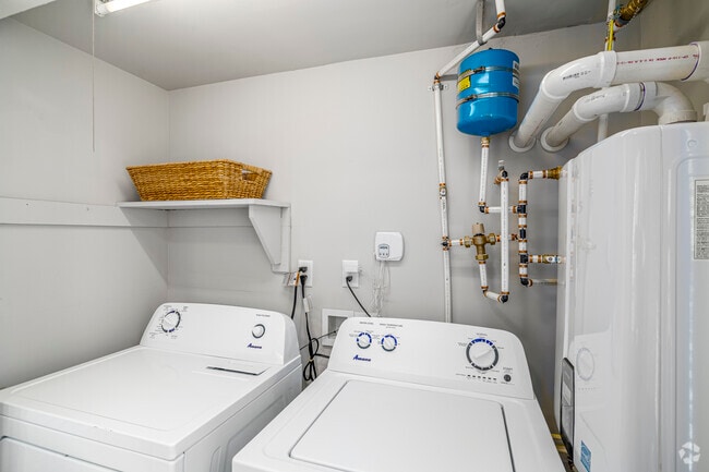Model - 2BR, 1 BA. - 910 SF - Laundry