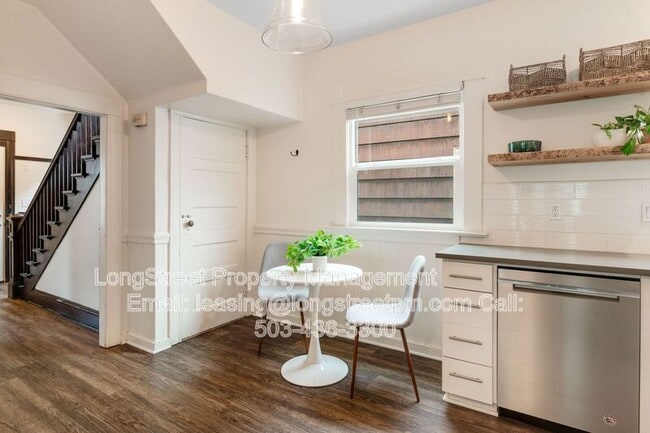 Photo - 536 NE San Rafael St