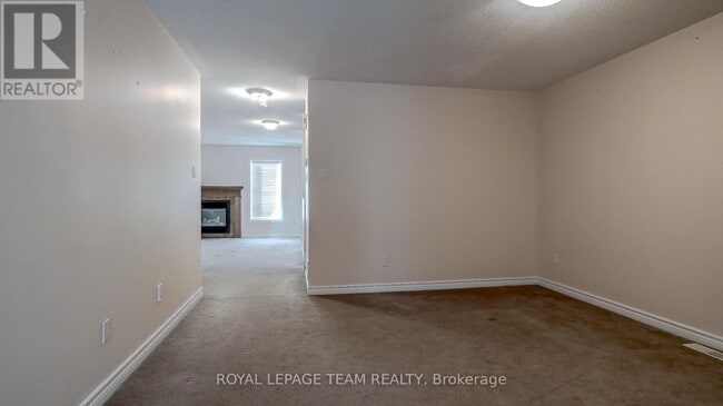 Photo - 403 Temiskaming Crescent