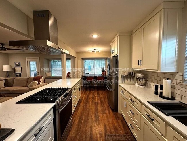 Photo - 1739 Creek Ct