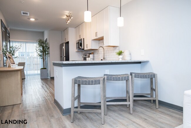 Photo - 8511 Myslak Wy Unidad 8501-302