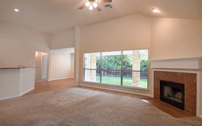 Photo - 22 E Hobbit Glen Dr