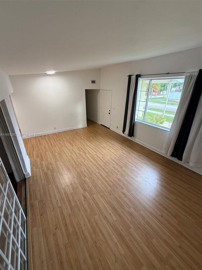 Photo - 8401 SW 33rd Terrace