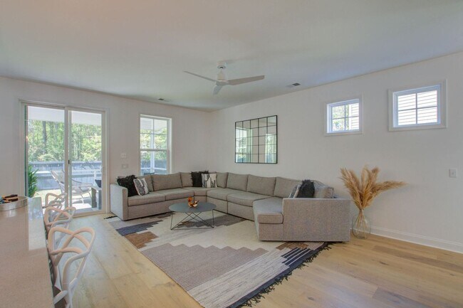 Photo - 4 Bedroom 2.5 Bath Townhome in Oyster Point - Mount Pleasant