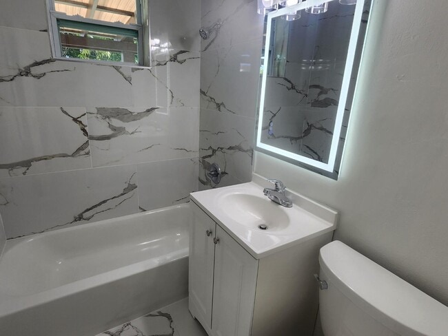 Photo - 1754 NE 48th Ct