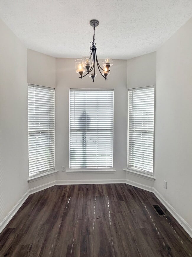 3834 Covered Bridge Pl