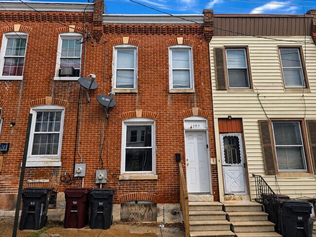 Building Photo - 1207 Lancaster Ave