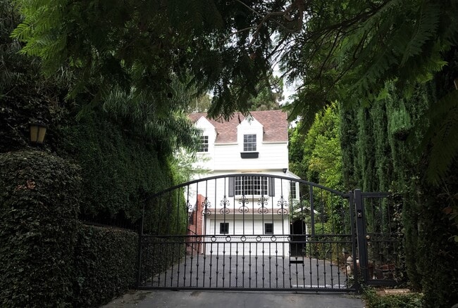 Photo - 3915 Benedict Canyon Dr