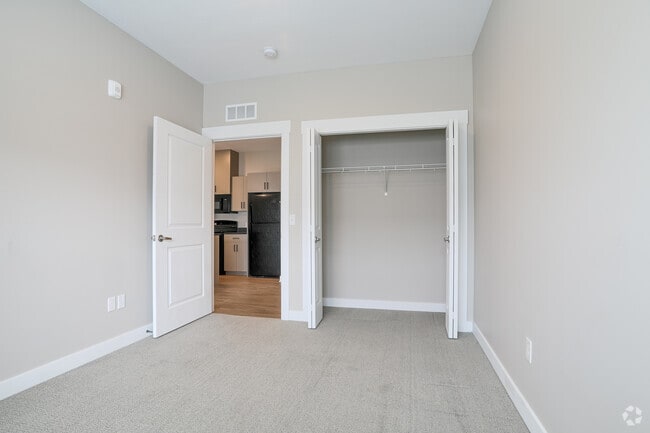1 BR, 1 BA - 725 SF