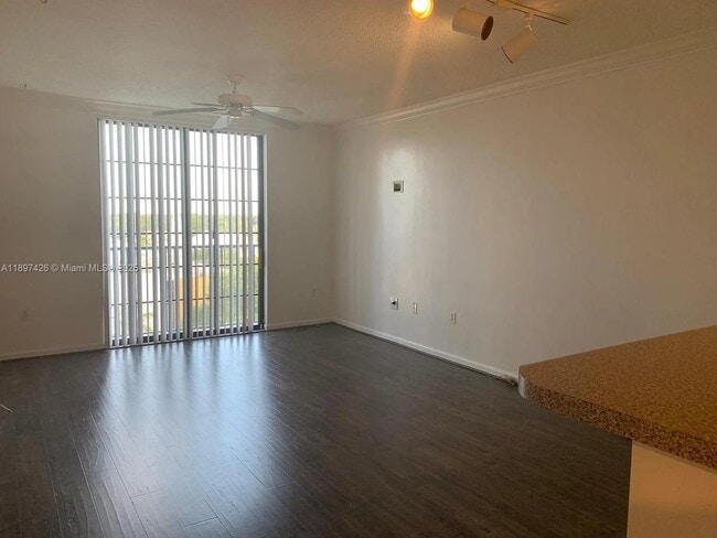 Photo - 1919 Van Buren St Unidad 719A