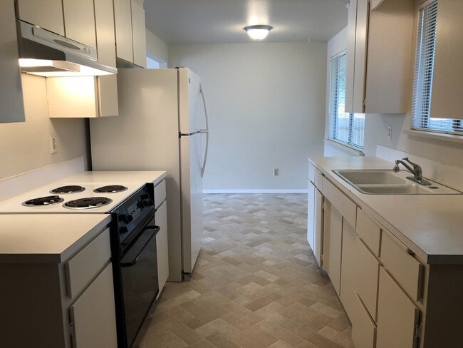 Building Photo - Clean & Move-In Ready 2-Bedroom Home with Garage and Large Fenced Yard