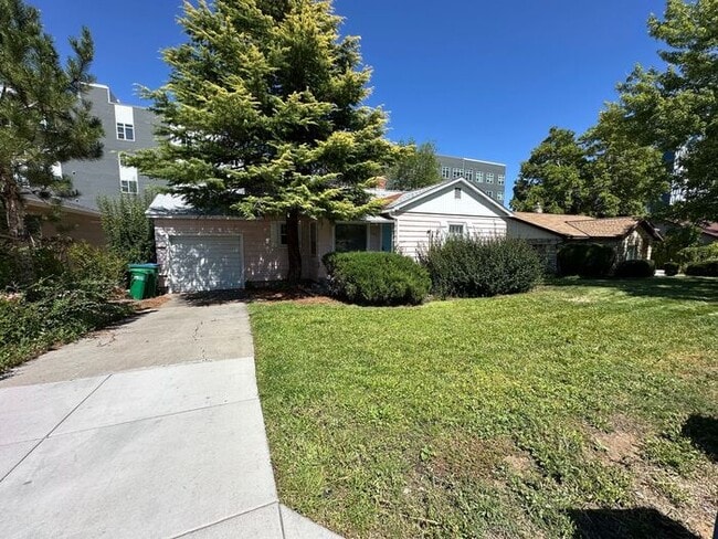 Building Photo - 1540 Hillside Dr Rental