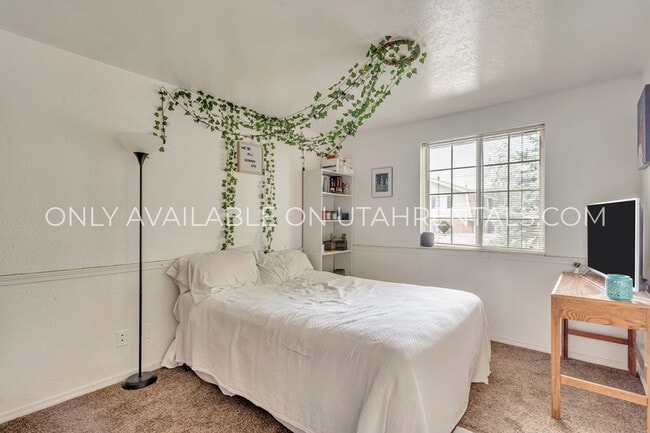 Photo - 728 W 1720 N