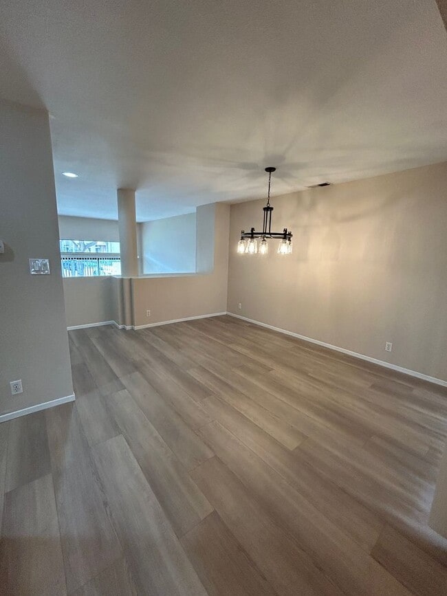 Photo - Bright, spacious townhouse located in UTC area, convenient to shopping and public transportation.