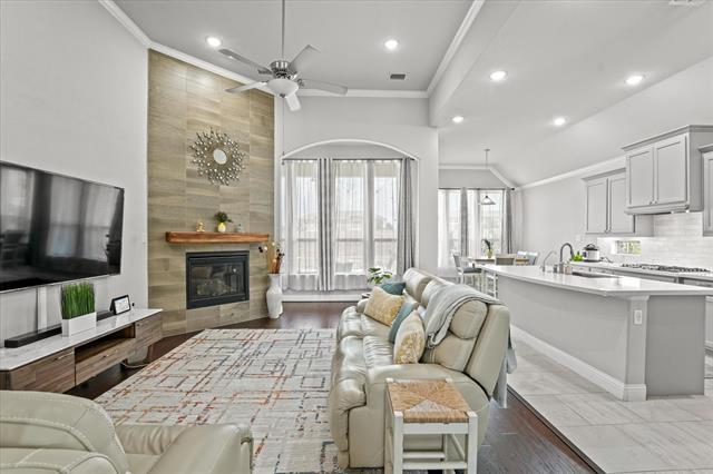 Photo - 352 Long Meadow Way