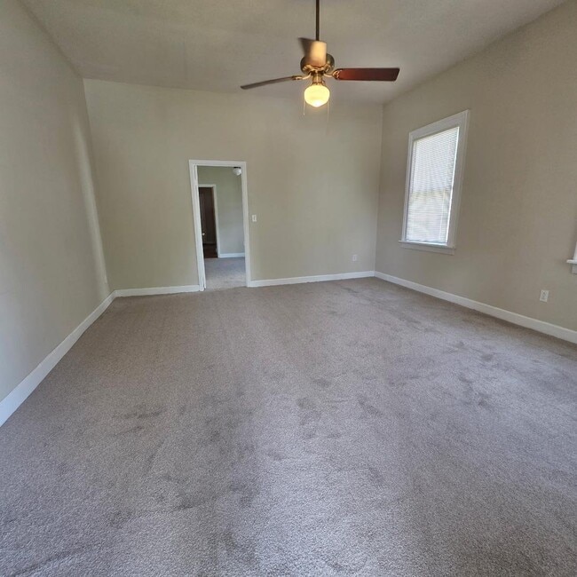 Photo - 1529 Craig St