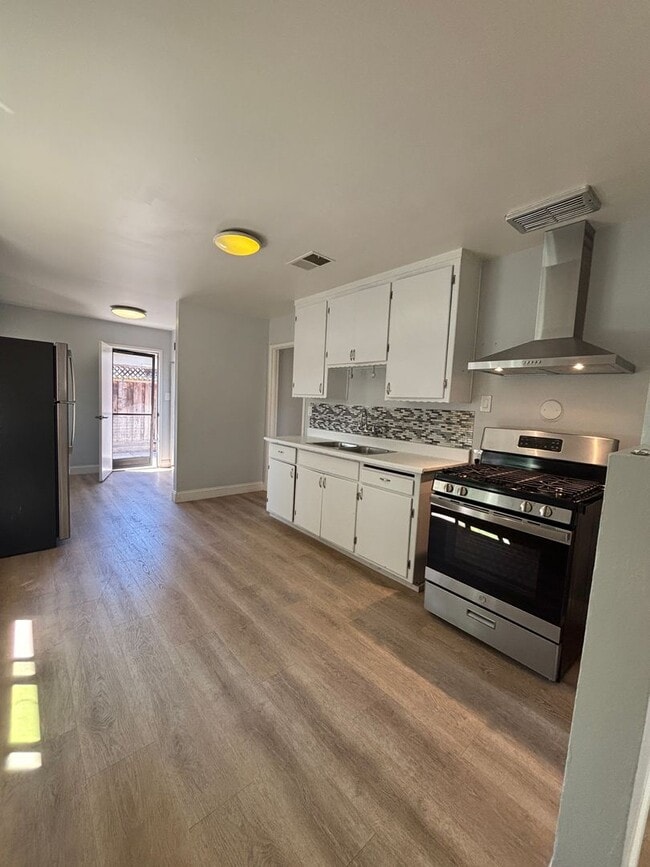 Photo - PET FRIENDLY 3 BED/1 BATH in Palo Alto Available Now