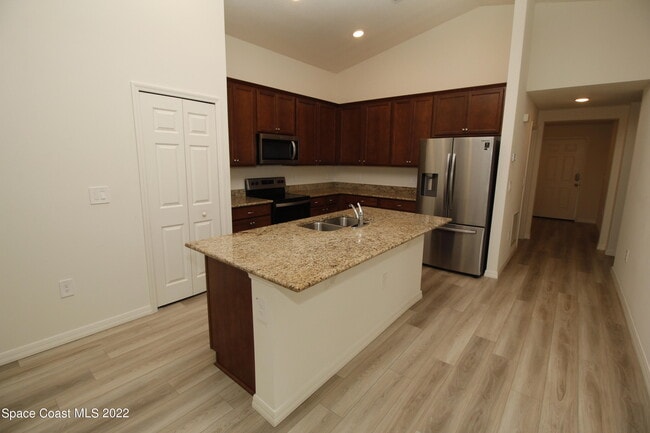 Photo - 604 Corbin Cir SW