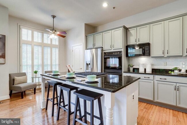 Building Photo - 1601 Colonial Hills Dr