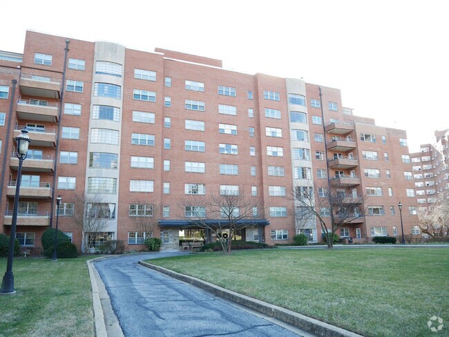 Building Photo - PRIME LOCATION!! Steps from JHU & Medstar ... Rental