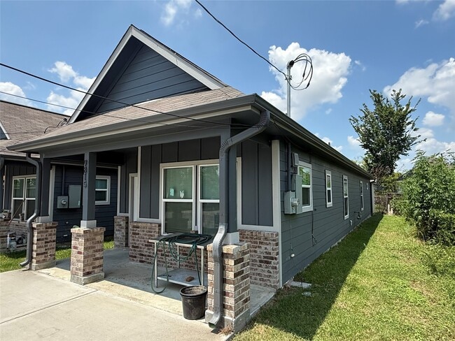Building Photo - 9815 Garcroft St Rental