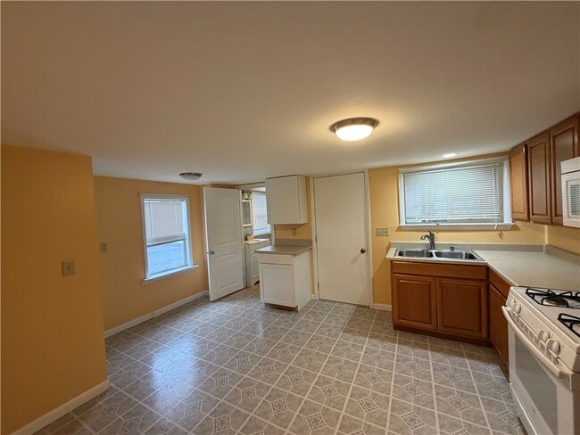 Photo - 24 Maynard Ave