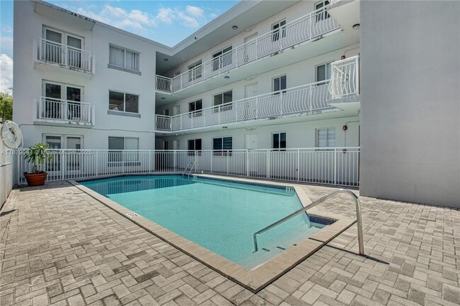 Building Photo - 3101 SW 27th Ave Unit 203 Rental