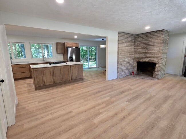 1499 N Scenic Dr