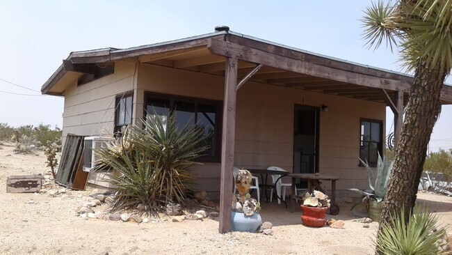 Building Photo - Cute and Cozy Rental