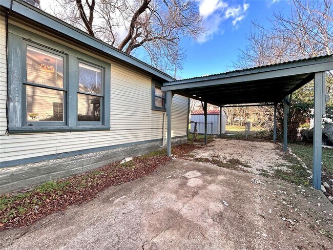 Photo - 1112 W 3rd St