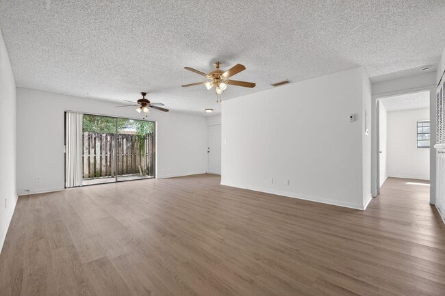 Photo - Lakeside Villas