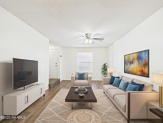 Photo - 114 Country Ln