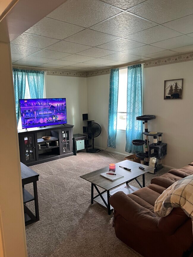 209 E Wisconsin St Unit Upper Unit