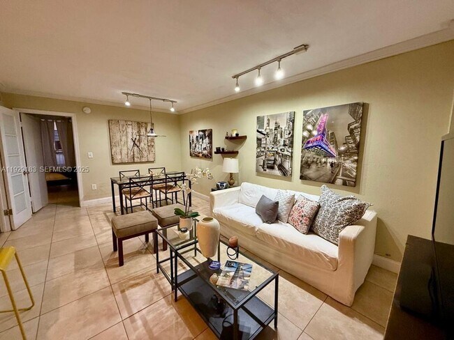 Photo - 910 Michigan Ave Unidad 304