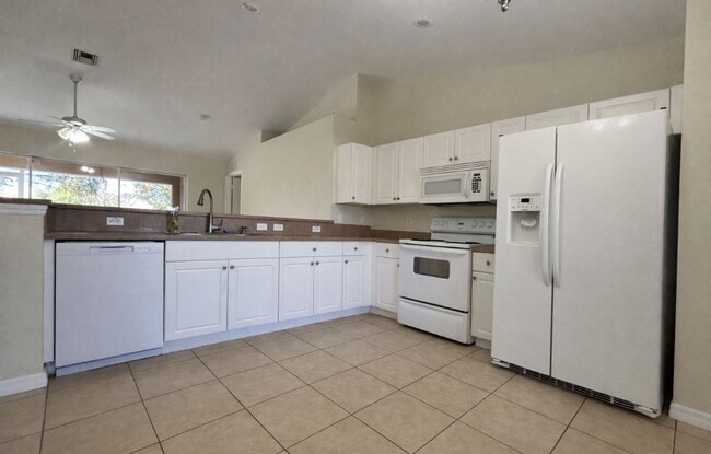 Photo - Pet-Friendly 3-Bedroom Home – Bright, Spacious & Great Location!