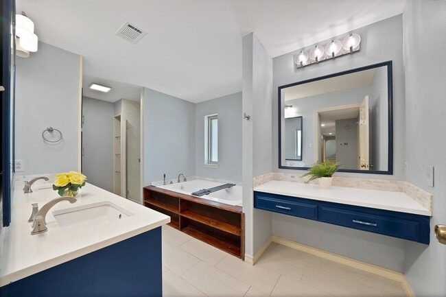 Photo - 2812 Whisperwood Trail