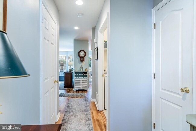 Photo - 3463 Chestnut St