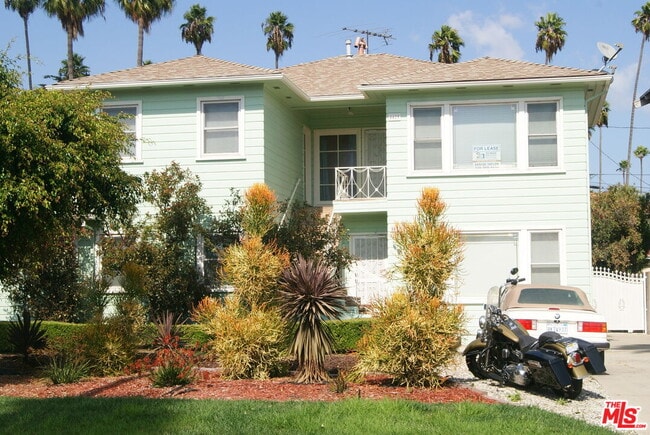 Building Photo - 4425 Victoria Park Pl