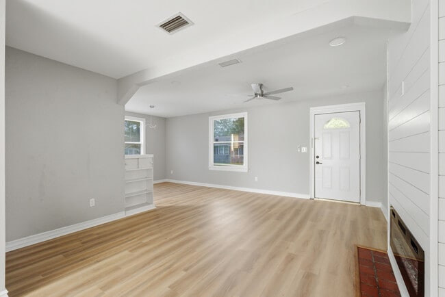 Photo - 2114 Merrill Ave