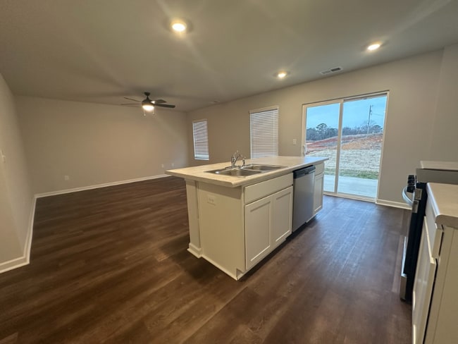 Photo - 39 River Rock St