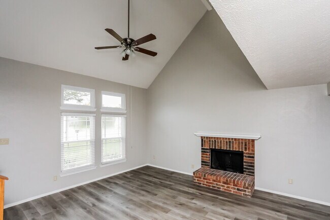 Photo - 702 Ponderosa Dr