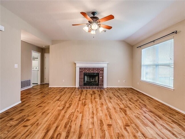 Photo - 5713 SE 85th St