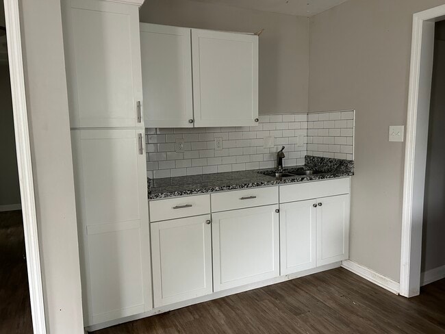 Photo - 907 Fairway Dr NW