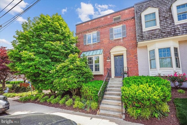 Photo - 6705 Hillandale Rd Townhome