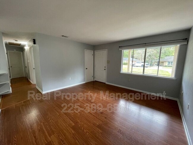 Photo - 1875 Lombard Dr