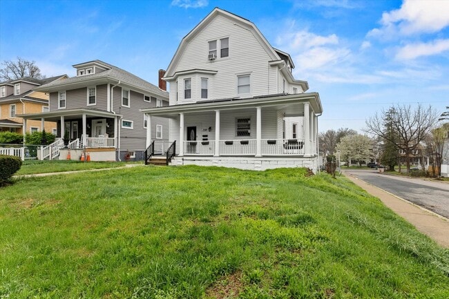 Photo - 6BR / 5BA Single-Family Home | 2,663 Sq Ft | Private Driveway | Deck | $4,200/mo Spacious 6-bedro...
