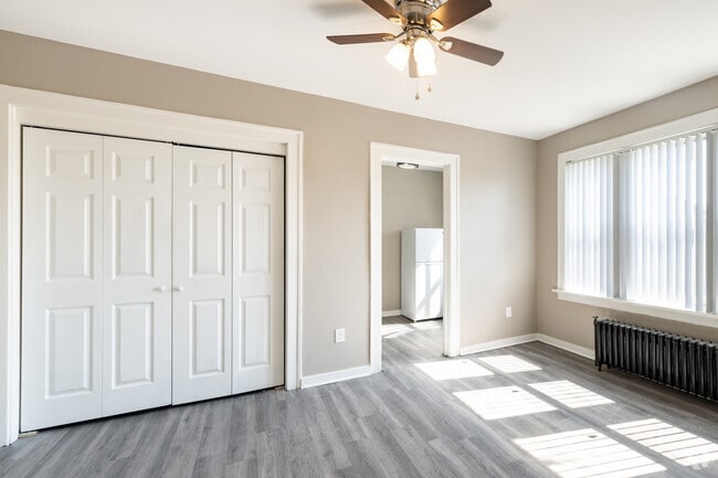 1BR, 1BA - 700SF