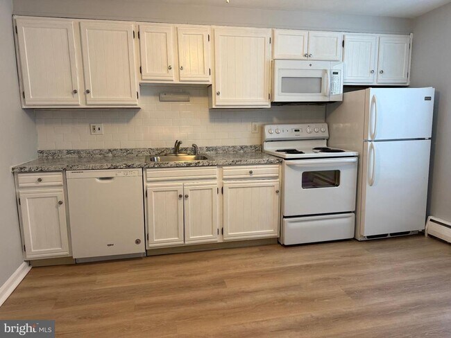 Photo - 27 Wallingford Ave Unit B-3